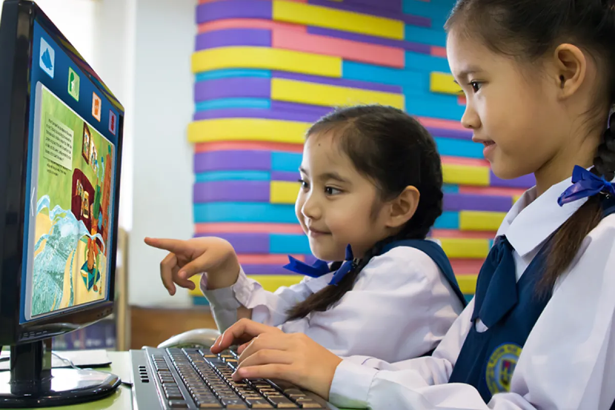 Image of students using Skybrary on a school computer